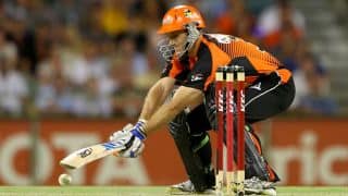 Scorchers make solid start; 36/1 off 6 overs