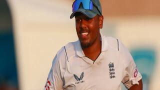 पाकिस्तान दौरे के लिए इंग्लैंड की टीम में 18 साल के फिरकी गेंदबाज रेहान की हुई एंट्री