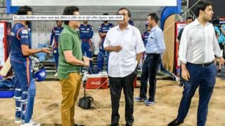 IPL 2018: Sachin Tendulkar, Mukesh Ambani meet Mumbai Indians players