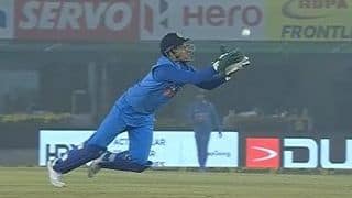Video: Dhoni's excellent catch sees the end of Perera