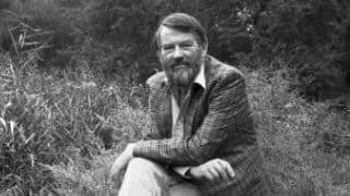 Fowles: Amazing experience of the British novelist