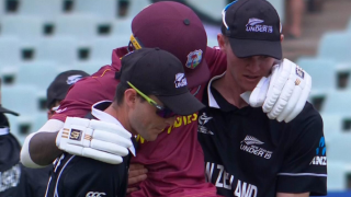 न्यूजीलैंड के खिलाड़ियों ने दिखाई खेलभावना; चोटिल विंडीज बल्लेबाज को मैदान से बाहर जाने में की मदद