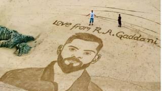 पाकिस्तानी कलाकार ने समंदर किनारे रेत पर उकेरा विराट कोहली का चेहरा, देखें VIDEO