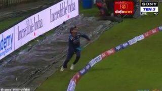 IND vs SL: Rahul Chahar ने बाउंड्री लाइन पर पकड़ा हैरतअंगेज कैच, Watch Video