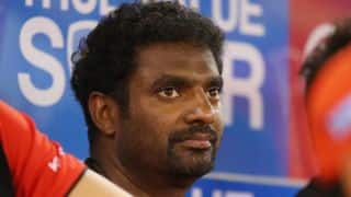 Muralitharan working on  new delivery for Nathan Lyon
