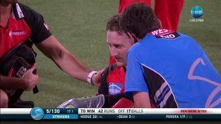 BBL: Brad Hodge’s bat slips out from hands, hits Peter Nevill on his head