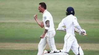 Dale Steyn finished with four wickets as Sri Lanka were bowled out for 191.