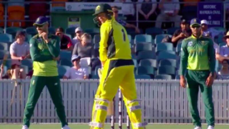 WATCH: George Bailey’s bizarre new batting stance has Faf du Plessis chuckling WATCH: George Bailey’s bizarre new batting stance has Faf du Plessis chuckling