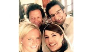 Rare Photo: Imran Khan, Wasim Akram together with their wives