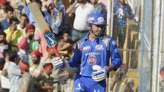 Mumbai Indians off to steady start against Royal Challengers Bangalore in IPL 2015