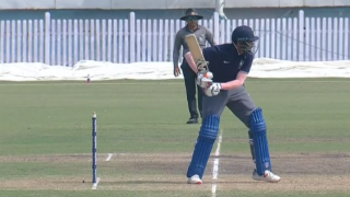 कृष्णप्पा गौतम ने एक ओवर में जड़े तीन छक्के; दिनेश कार्तिक ने लिया शानदार कैच